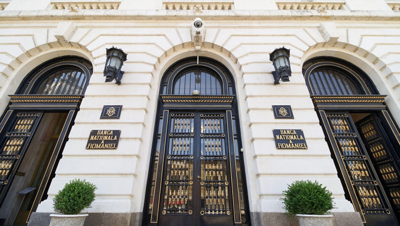 rezervele valutare ale bnr au scazut cu peste doua miliarde de euro intr o luna pe ce s au cheltuit banii 69f8cf3f0f4b2